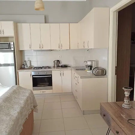 Lovely Sea View & Junior Apartment Himarë