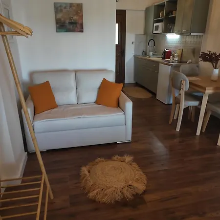 Lovely Sea View & Junior Apartment Himarë