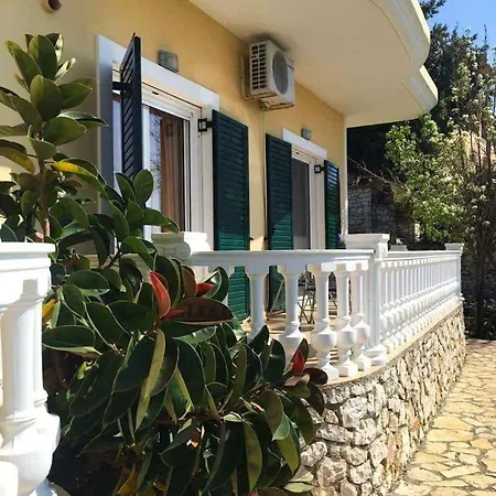 Apartment Lovely Sea View & Junior Himarë